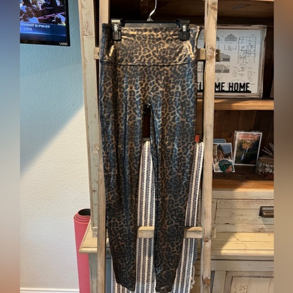 Spanx women’s faux leather leopard leggings size medium